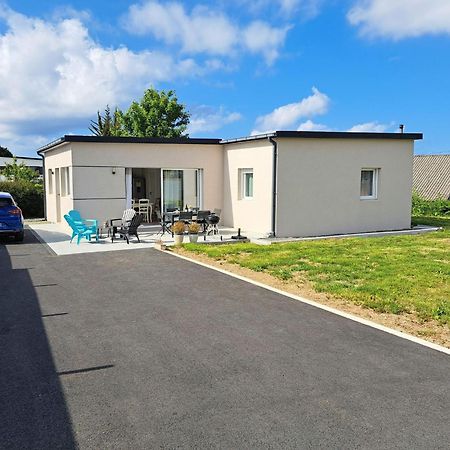 Single Storey Holiday Home In Cleder Cléder Exterior foto