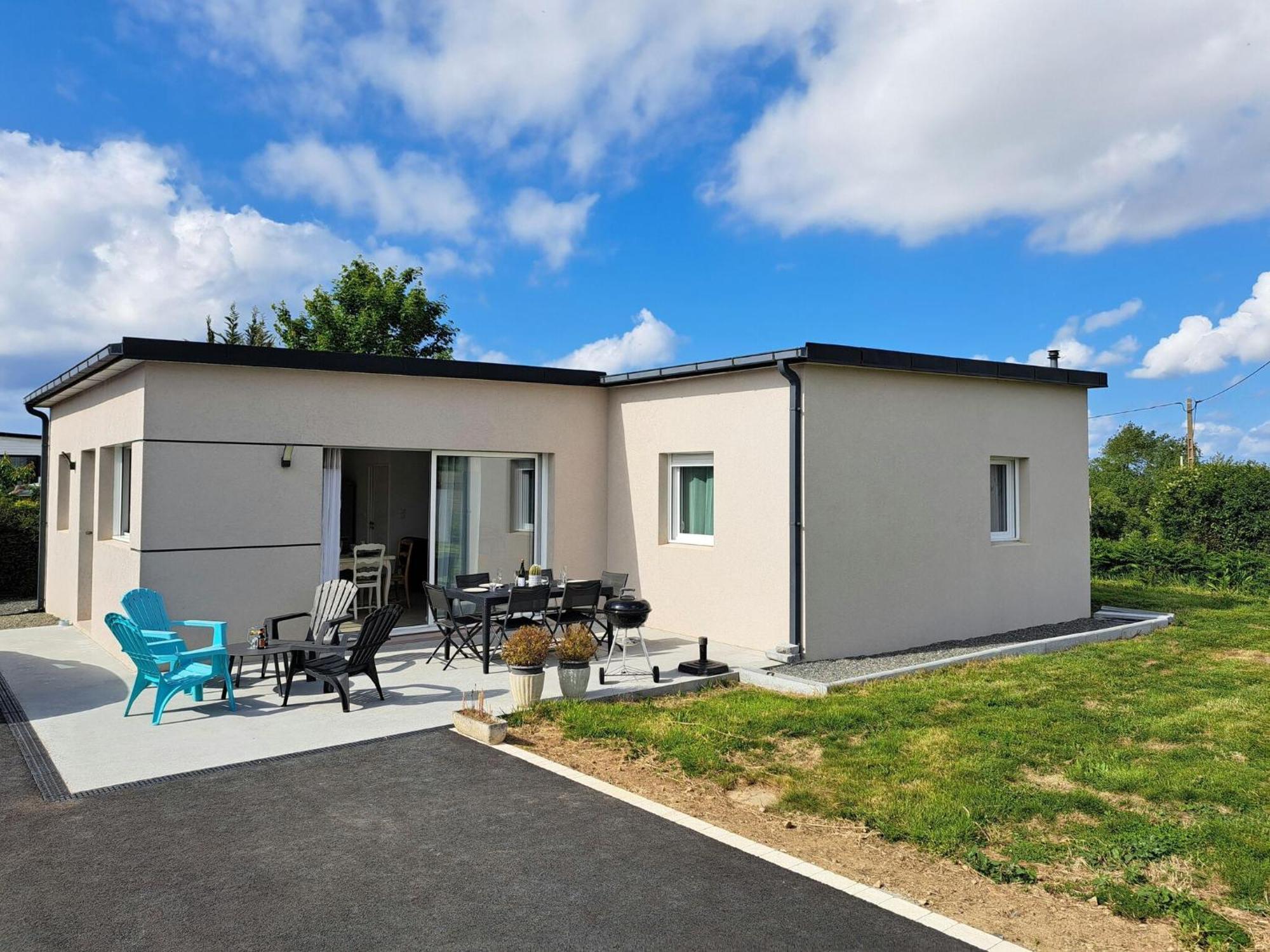 Single Storey Holiday Home In Cleder Cléder Exterior foto